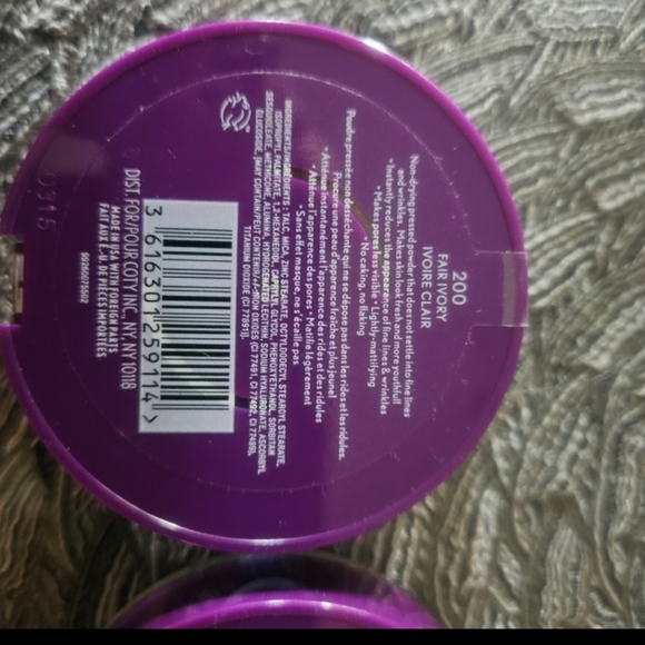 Qty 2 - Covergirl Simply Ageless Instant Wrinkle Blurring Pressed Powder - Picture 3 of 3